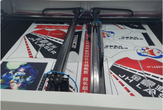 Vision Cameras Printed Textile Laser Cutting Machine Two axis cutting heads 0