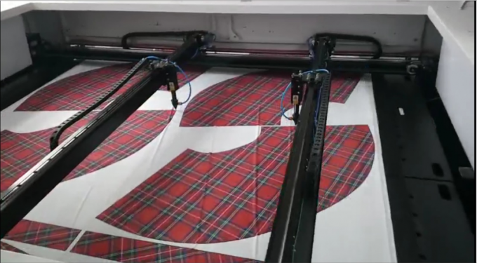 Custom Textile Laser Cutting Machine , High Precision Fabric Laser Cutter 1