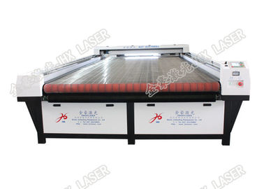 China Co2 Automatic  Carpet Laser Cutting Machine For Artificial Grass Carpet Cutting factory
