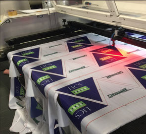 China Professional Fabric Laser Cutter Equipment , Automatic Fabric Cutting Machine factory