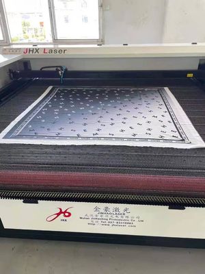 China 100W 130W 150W CO2 Laser Cutting Machine For Muslim Scarf factory