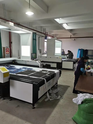China Extended Table Vision Cutting Machine For Sportswear Cyclingwear Jersey Cutting factory