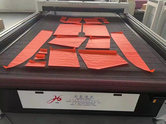 China Hermetic Laser Engraving Bed Filter Cloth Automatic Laser Machine distributor
